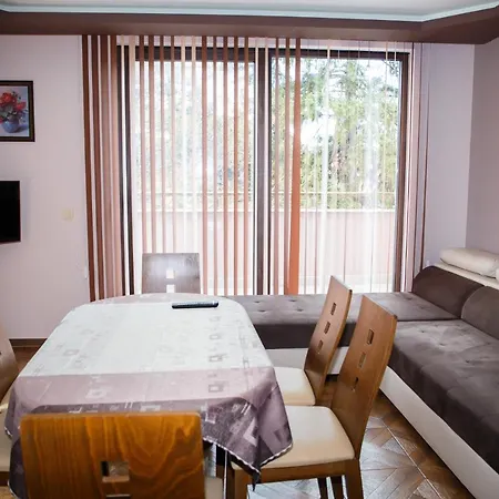 Ira Apartment *